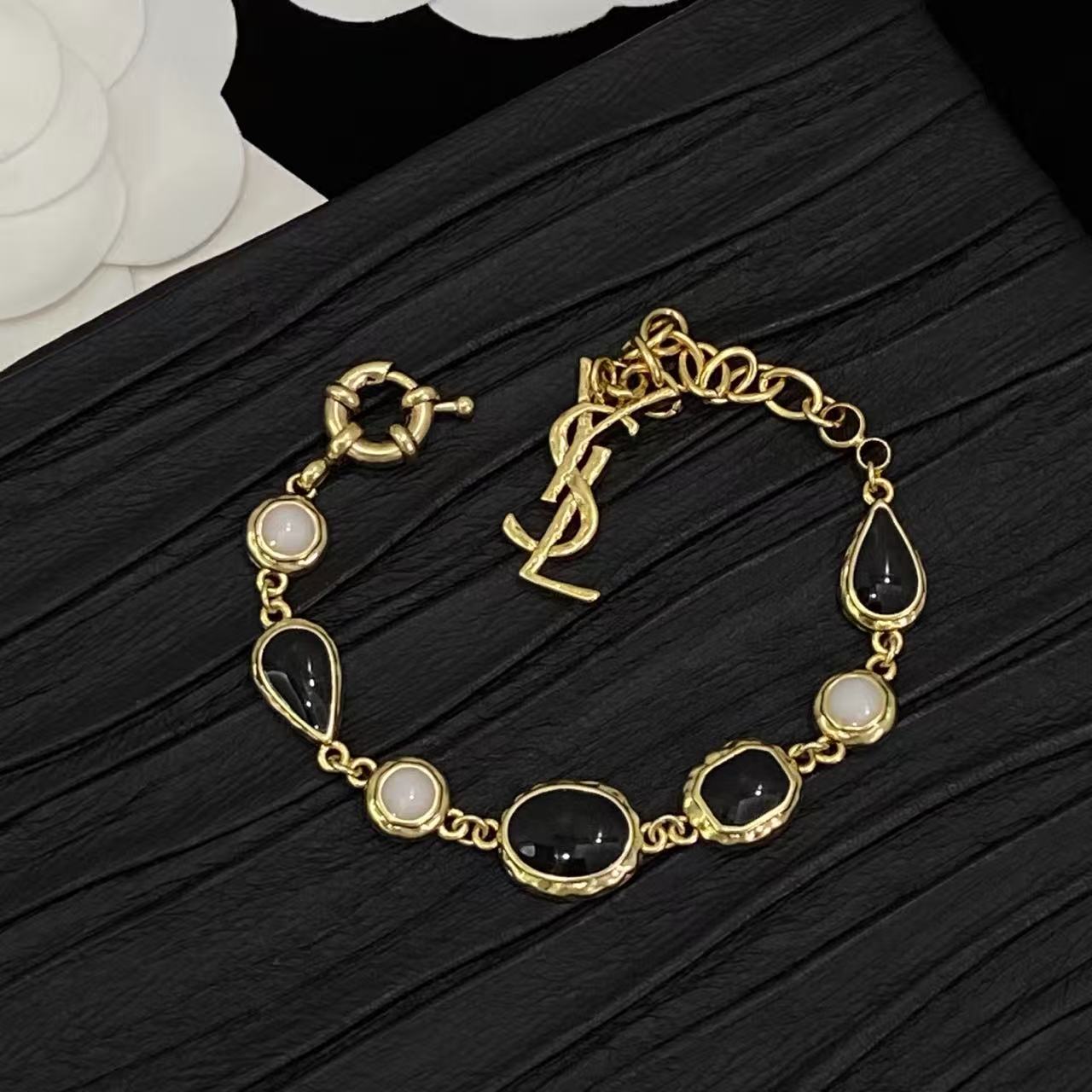 ¡®Regal JewelsCabochon Stone Bracelet