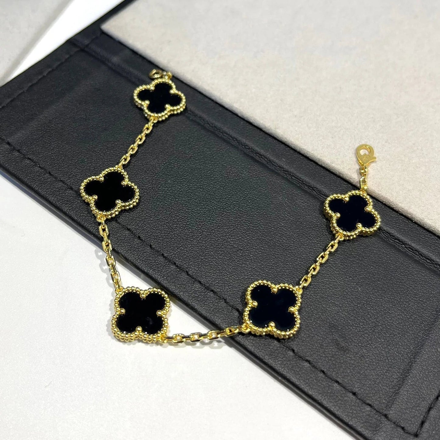[Regal Jewels]CLOVER 5 MOTIF ONYXS BRACELET COLLECTION