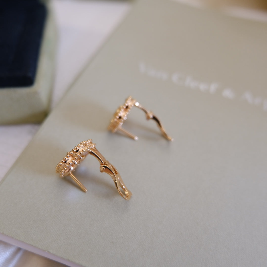 [Regal Jewels]LUCKY PINK GOLD WHITE MOP EARRINGS