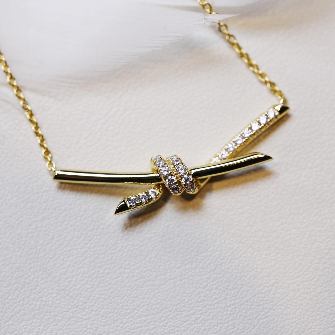 [Aura Jewelry]KNOT NECKLACE GOLD DIAMONDS