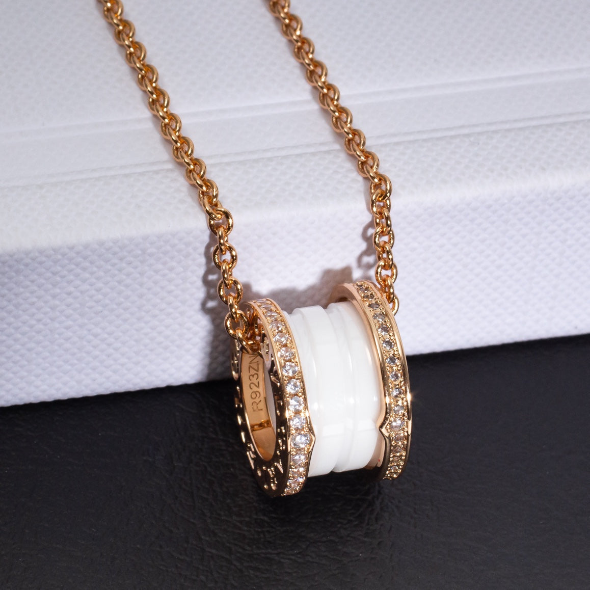 [Aura Jewels]ZERO 1 WHITE CERAMIC PINK GOLD DIAMOND NECKLACE