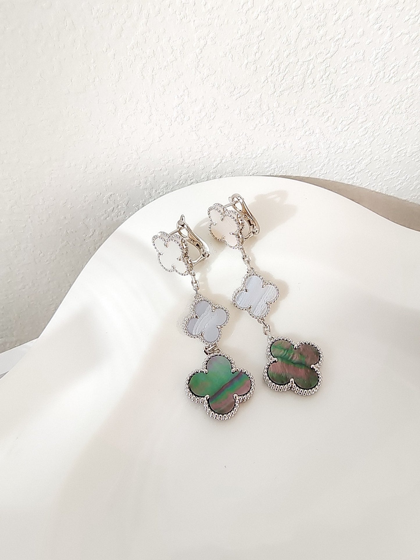 [Regal Jewels]CLOVER 3 MOTIFS CHALCEDONY DARK MOP SILVER EARRINGS