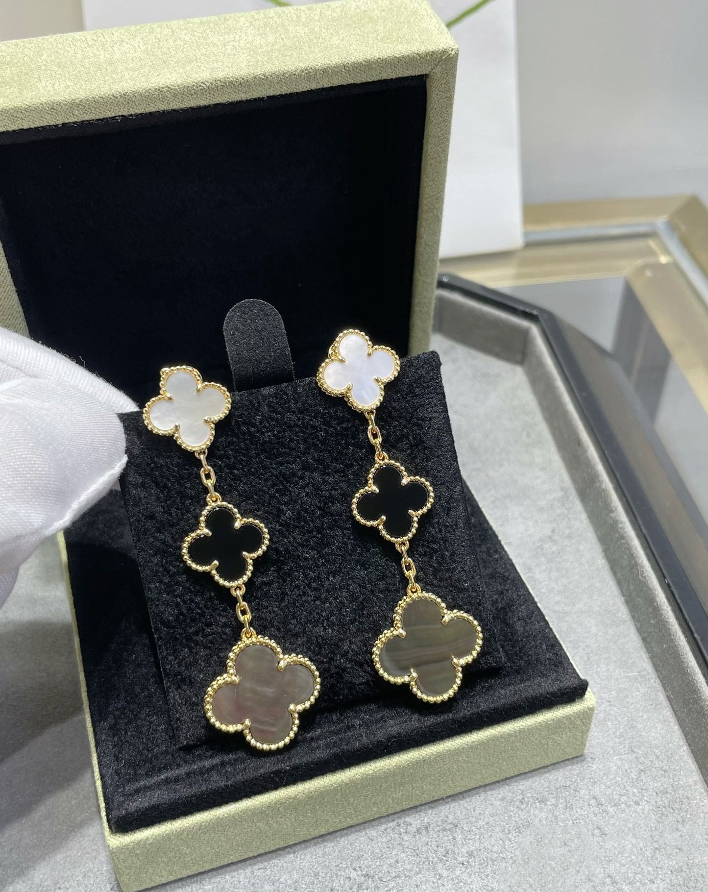 [Regal Jewels]CLOVER 3 MOTIF MOP ONYX DARK MOP PINK GOLD EARRINGS
