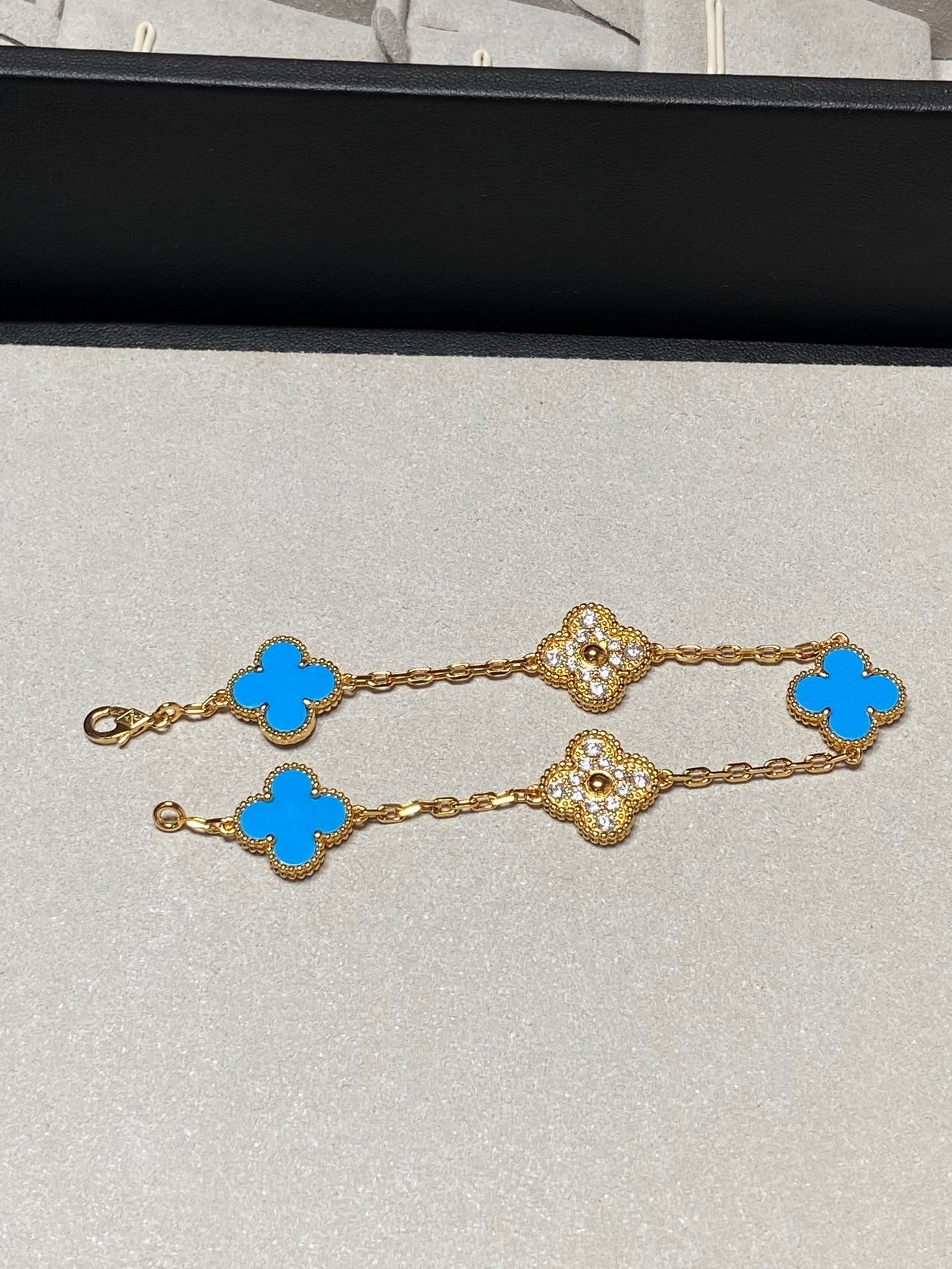 [Regal Jewels]CLOVER 5 MOTIF BLUE CHALCEDONY DIAMOND GOLD BRACELET