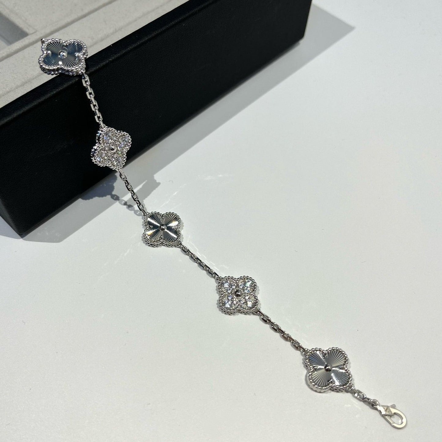 [Regal Jewels]CLOVER 5 MOTIF LASER BRACELET COLLECTION