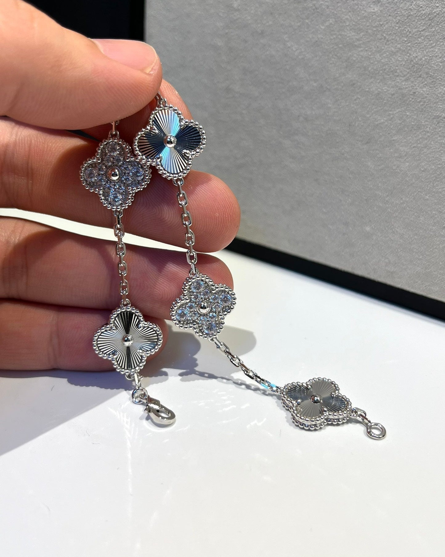 [Regal Jewels]CLOVER 5 MOTIF SILVER DIAMOND BRACELET