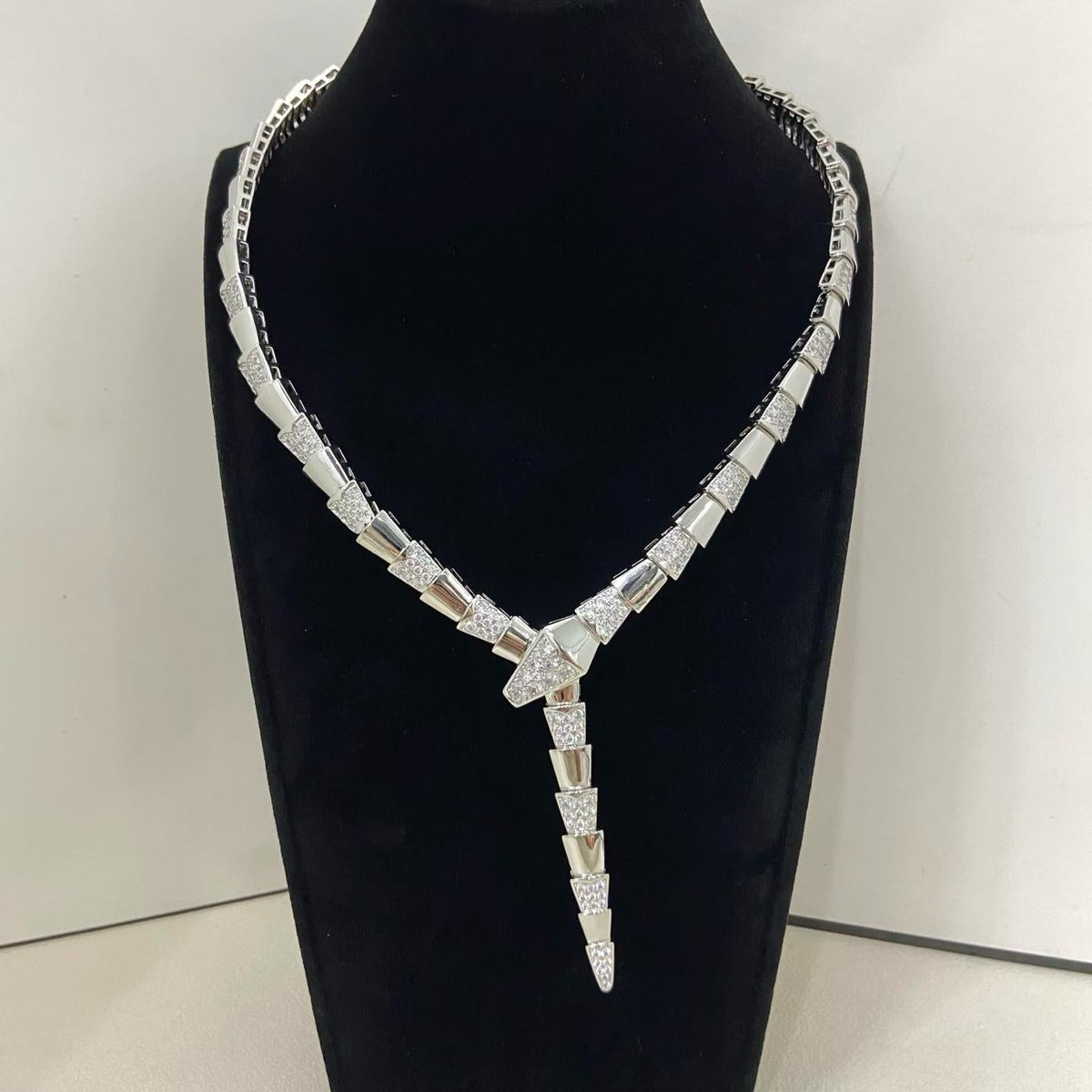 [Aura Jewels]NEW WIDE BAND INLAID DIAMOND SNAKE NECKLACE