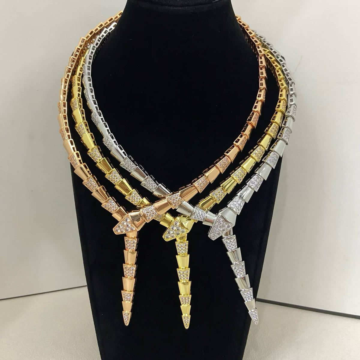 [Aura Jewels]NEW WIDE BAND INLAID DIAMOND SNAKE NECKLACE