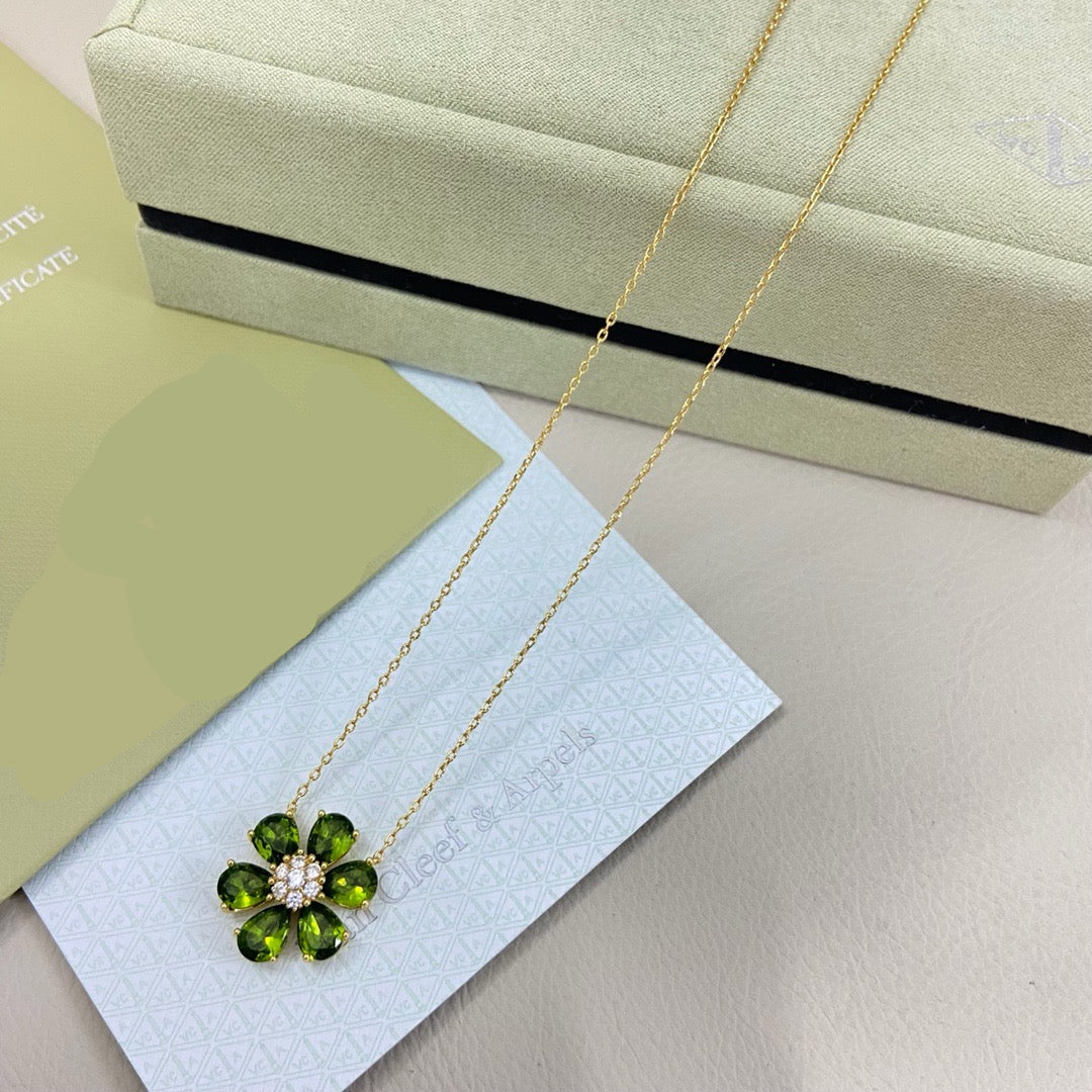 [Regal Jewels] flower necklace