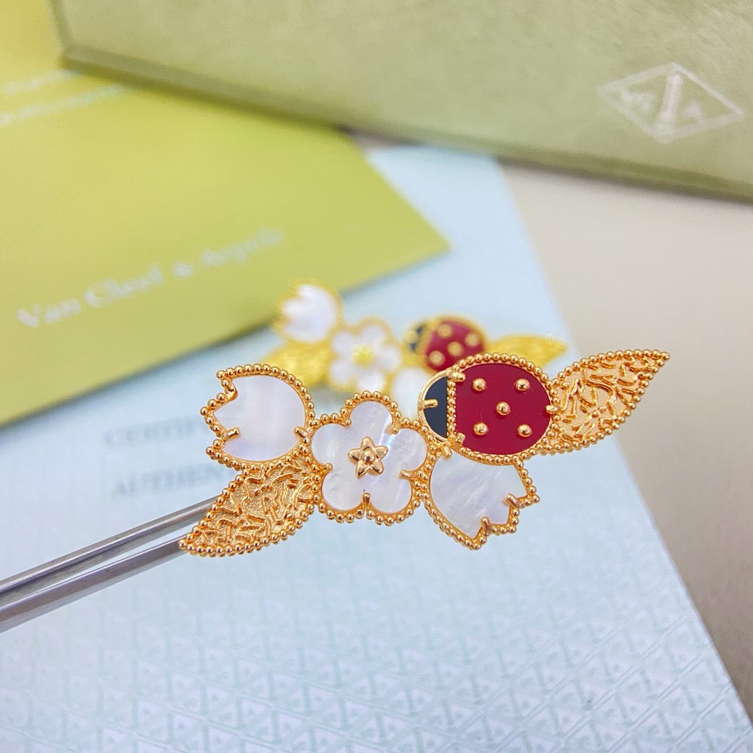 [Regal Jewels] Petal Leaf Ladybug Brooch