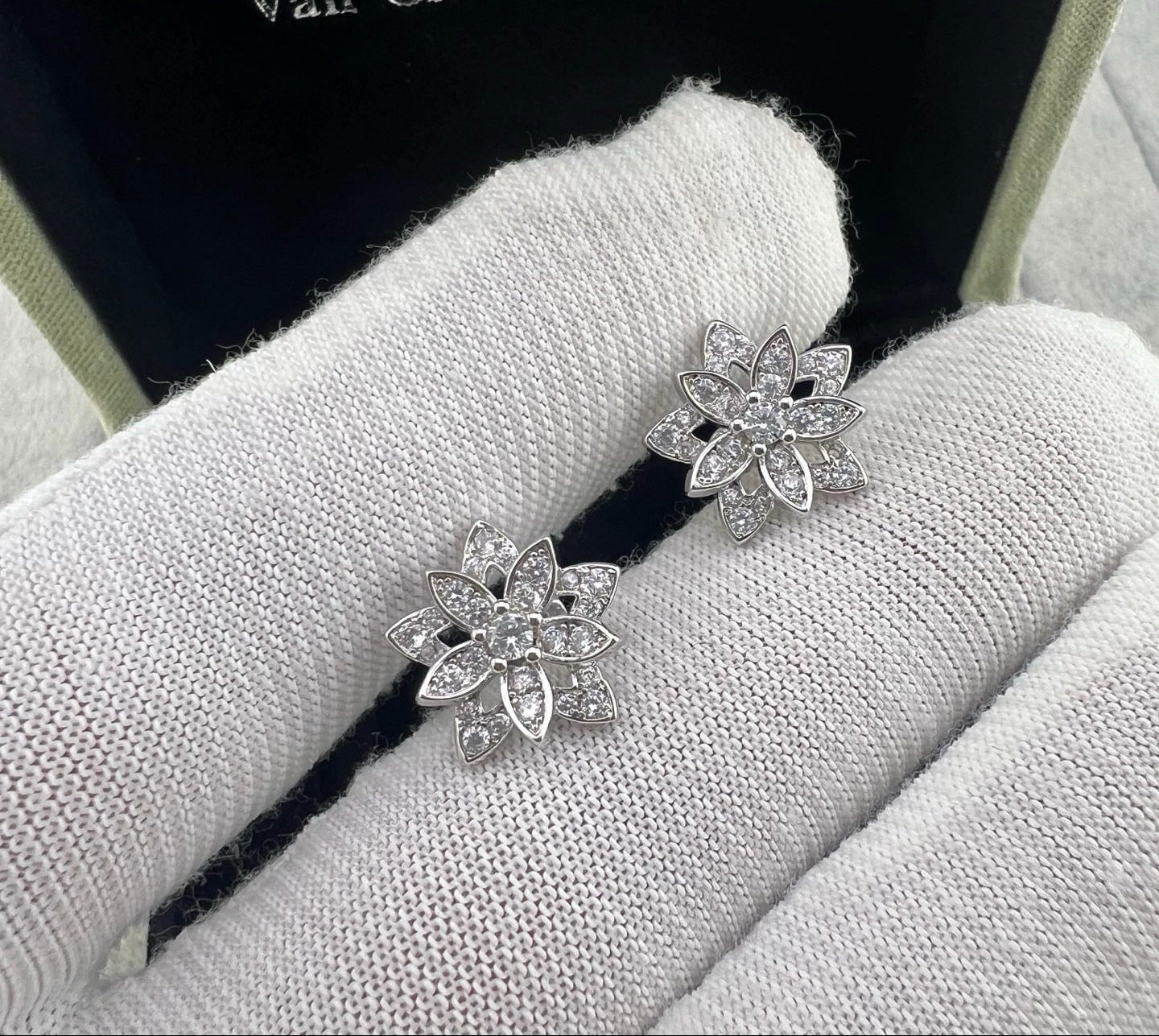 [Regal Jewels] Full Diamond Hollow Lotus Necklace Set