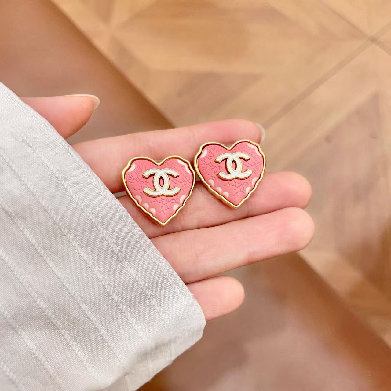 [Regal Jewels] Heart-shaped Necklace & Earring Set
