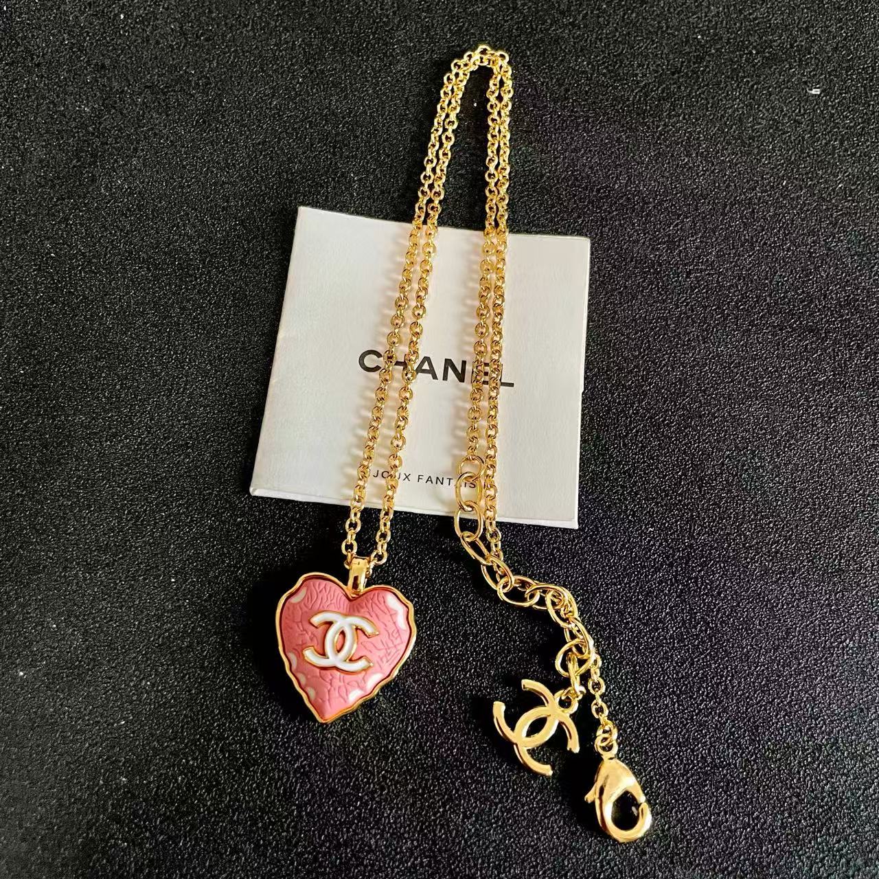 [Regal Jewels] Heart-shaped Necklace & Earring Set