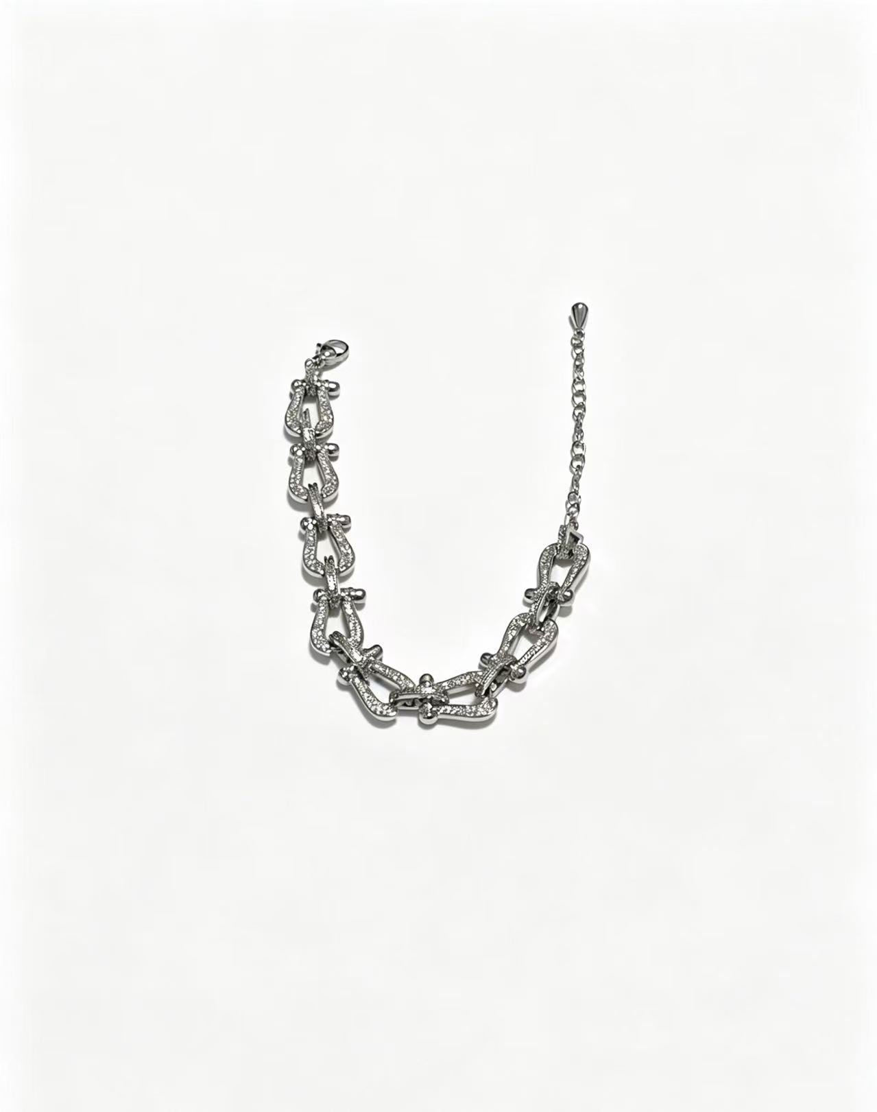 ¡®Regal JewelsDiamond-studded Horseshoe Bracelet