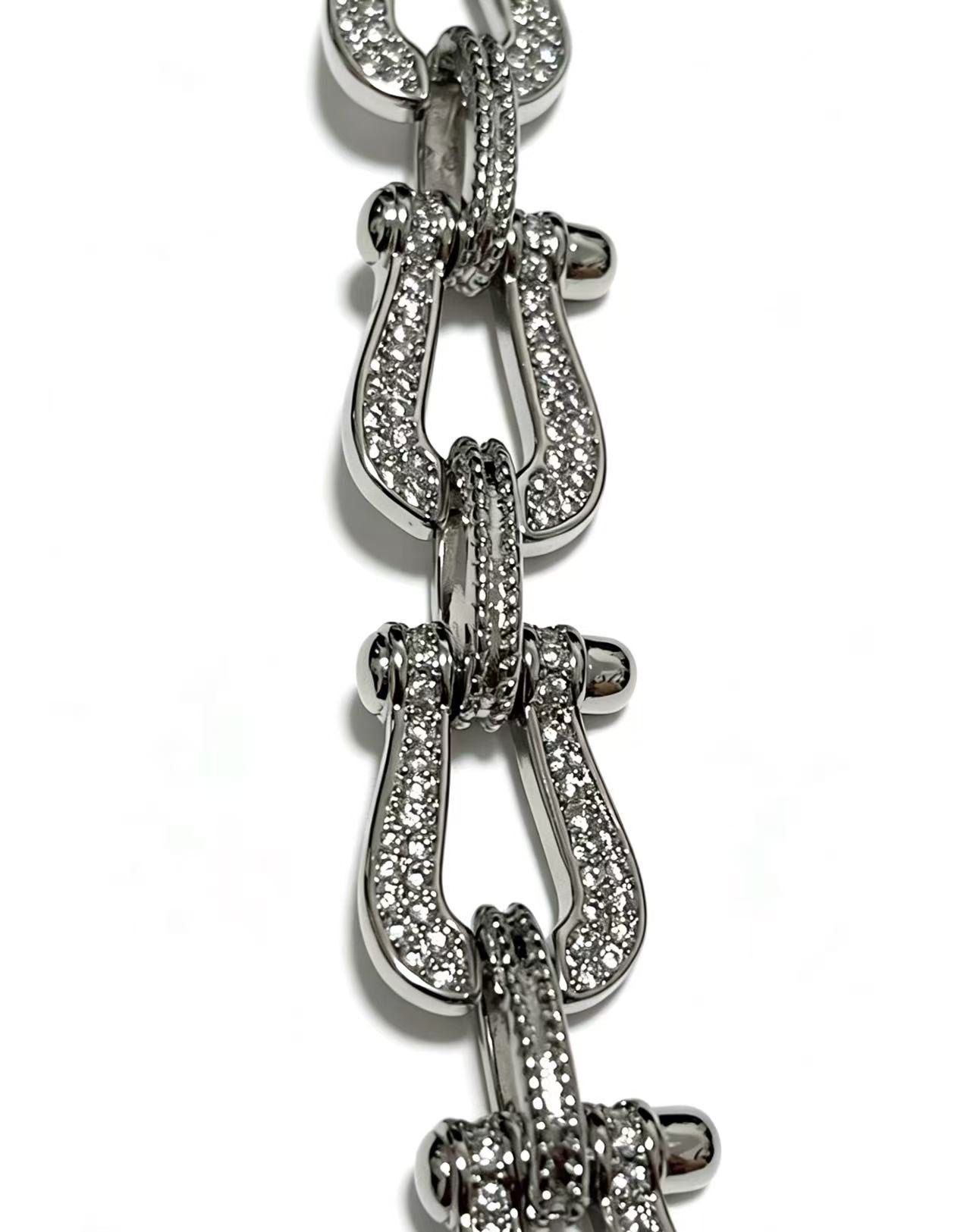 ¡®Regal JewelsDiamond-studded Horseshoe Bracelet