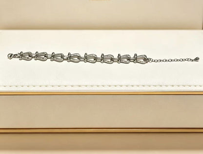 ¡®Regal JewelsDiamond-studded Horseshoe Bracelet