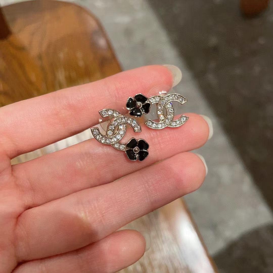[Regal Jewels]Mini Camellia Stud Earrings