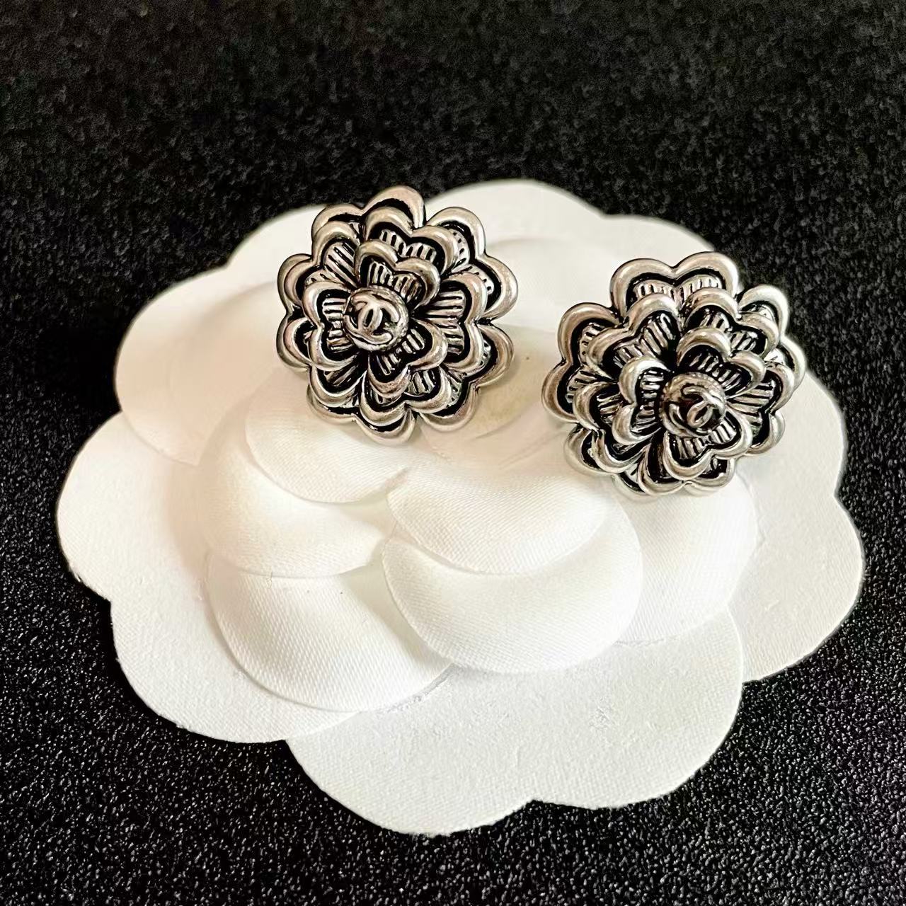 [Regal Jewels]Vintage Camellia Earrings