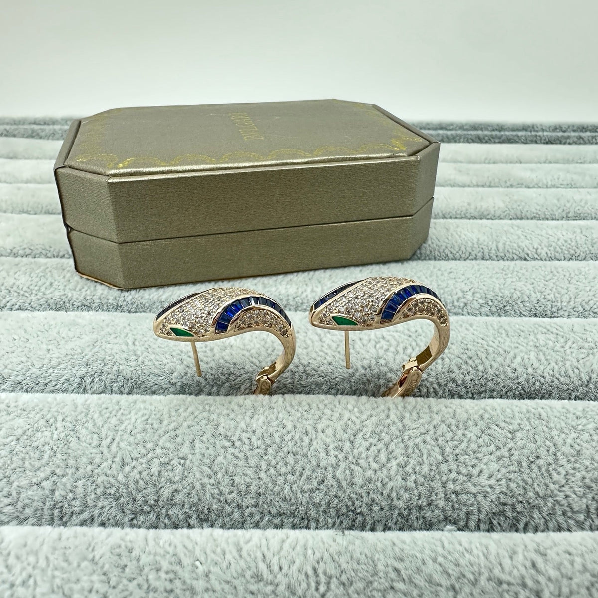 [Aura Jewels]FULL STONE TWO-TONE SNAKE EARRING STUDS