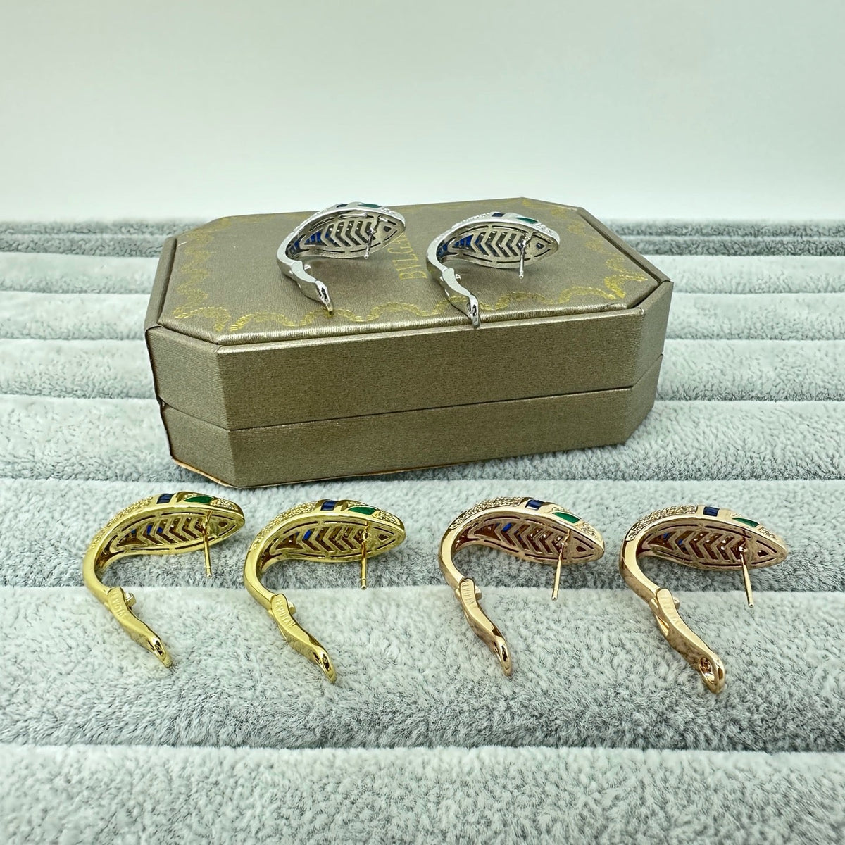 [Aura Jewels]FULL STONE TWO-TONE SNAKE EARRING STUDS