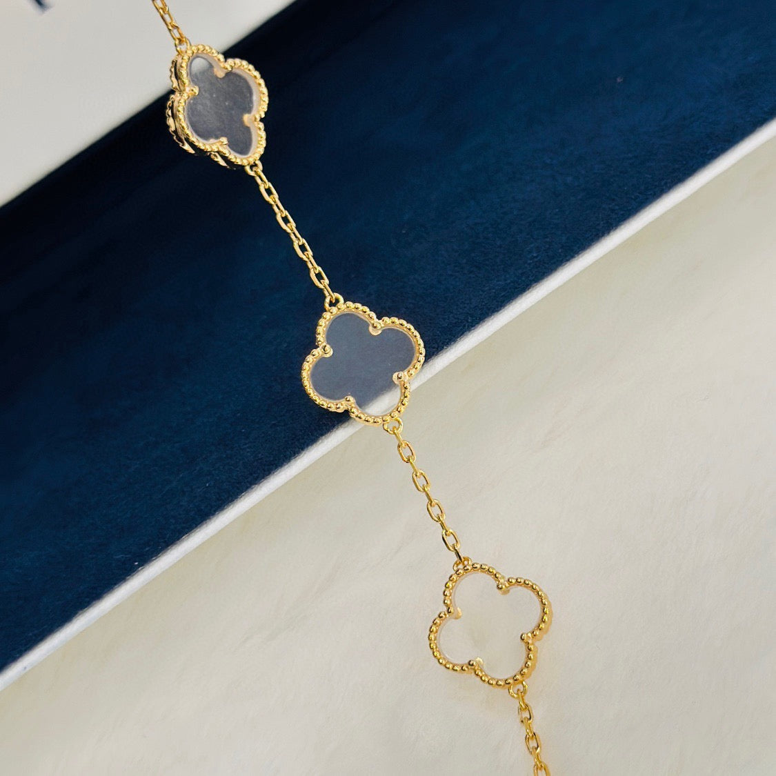 [Regal Jewels]CLOVER 5 MOTIF ROCK CRYSTAL PINK GOLD BRACELET