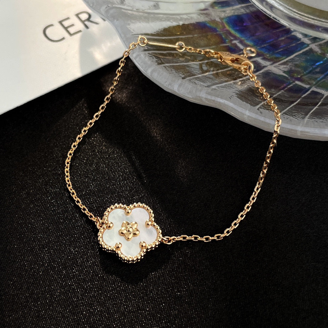 [Regal Jewels]LUCKY WHITE MOP PLUM BLOSSOM  BRACELET
