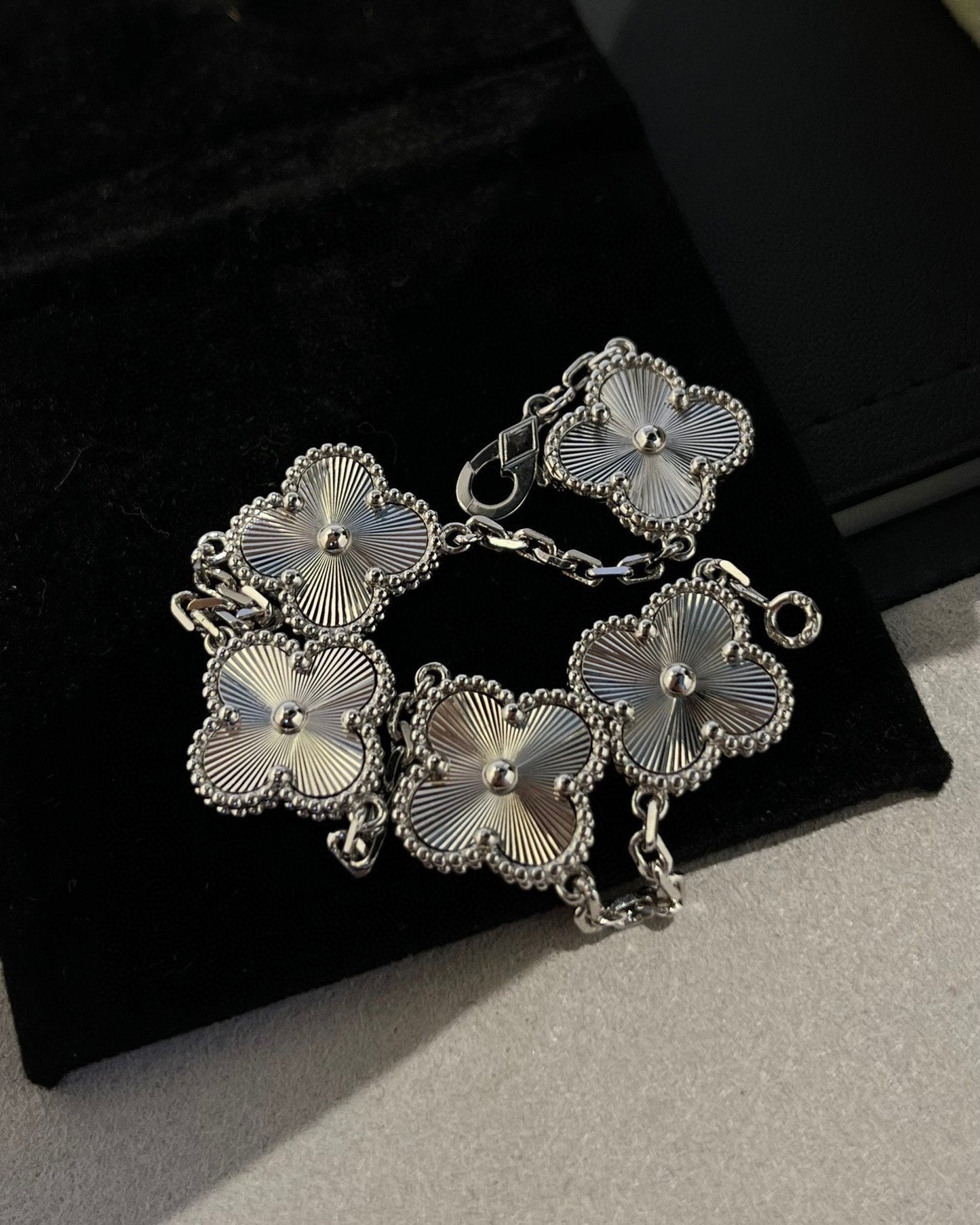 [Regal Jewels]CLOVER SILVER 5 MOTIFS BRACELET